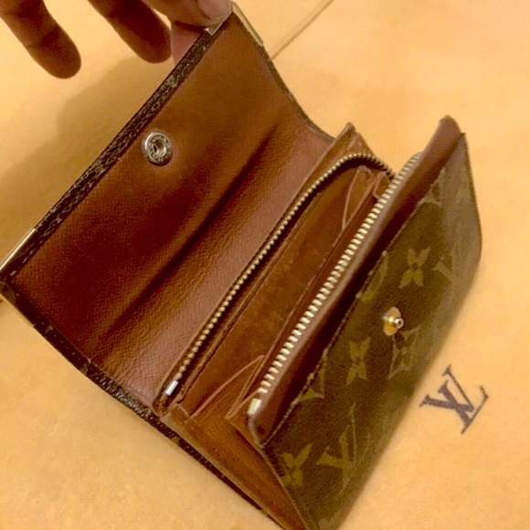 Louis Vuitton Vintage Monogram Portefeiulle Tresor with Gold Trim Edges - Picture 7 of 15